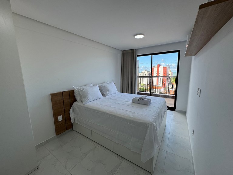 UM quarto em Manaíra e super varanda em andar alto AH705
