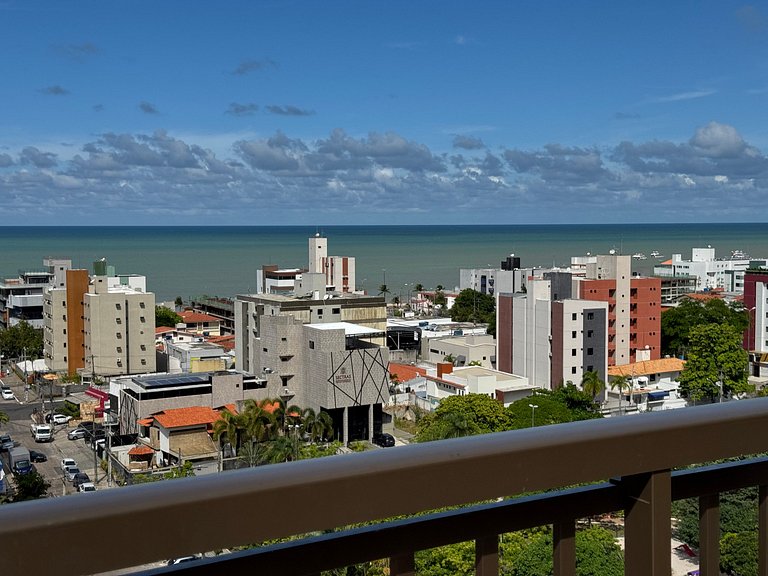 UM quarto em Manaíra e super varanda em andar alto AH705