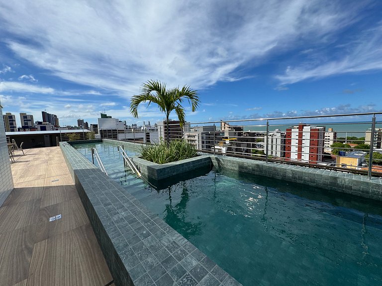 UM quarto em Manaíra e super varanda em andar alto AH705