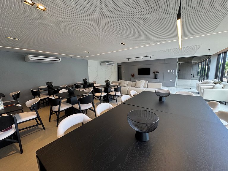 Apto com quarto e sala super varanda e vista AH705
