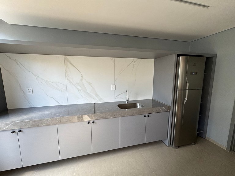 UM quarto em Manaíra e super varanda em andar alto AH705
