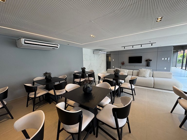 Apto com quarto e sala super varanda e vista AH705