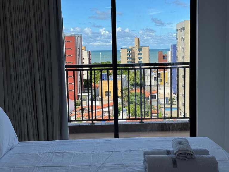 UM quarto em Manaíra e super varanda em andar alto AH705