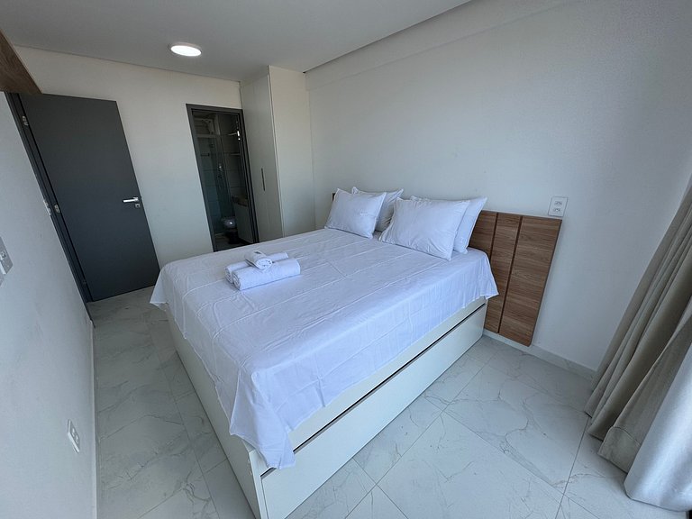 UM quarto em Manaíra e super varanda em andar alto AH705