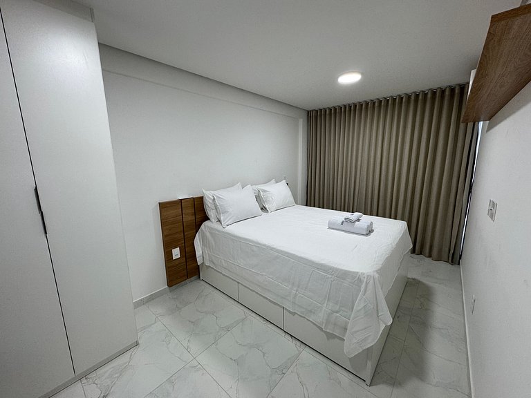 UM quarto em Manaíra e super varanda em andar alto AH705