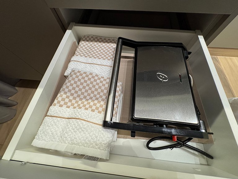 Flat Setai Cabo Branco beira-mar c/ varanda AHT12