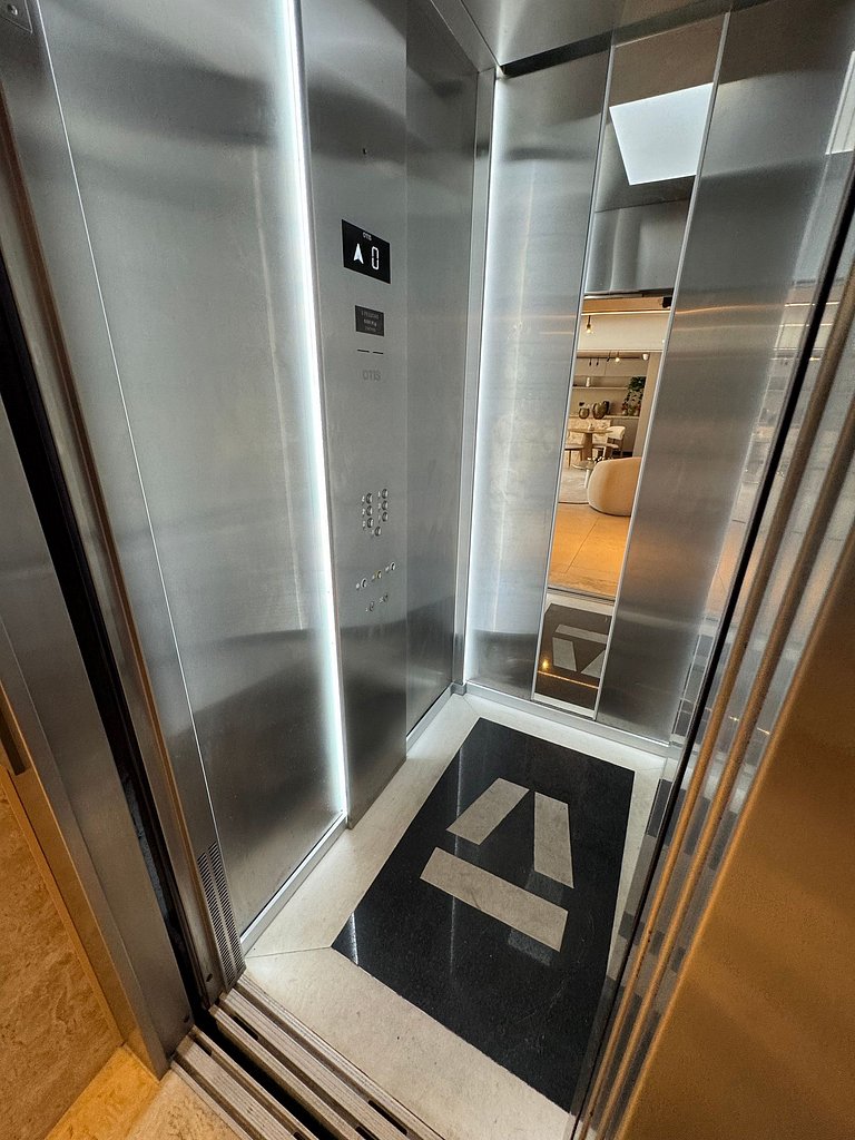 Flat beira-mar pé na areia com varanda AH 409