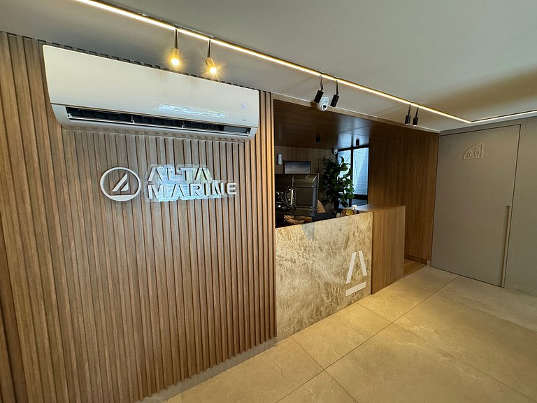 Flat beira-mar pé na areia com varanda AH 409