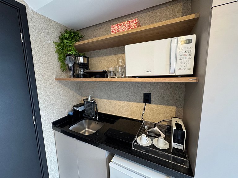 Flat beira-mar pé na areia com varanda AH 409