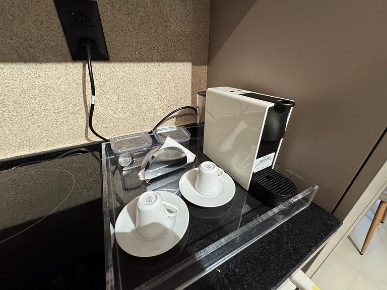 Flat beira-mar pé na areia com varanda AH 409