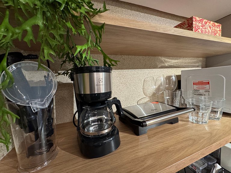 Flat beira-mar pé na areia com varanda AH 409