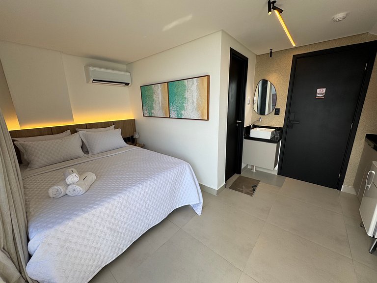 Flat beira-mar pé na areia com varanda AH 409