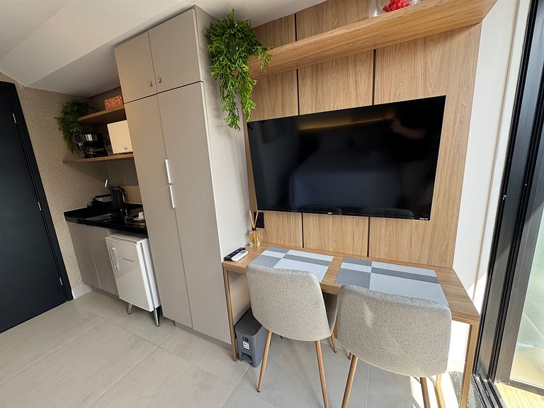 Flat beira-mar pé na areia com varanda AH 409