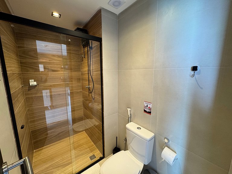 Flat beira-mar pé na areia com varanda AH 409