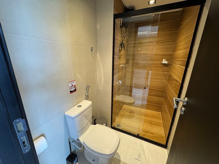 Flat beira-mar pé na areia com varanda AH 410