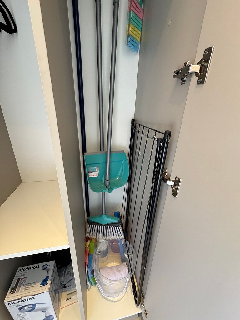 Flat beira-mar pé na areia com varanda AH 410