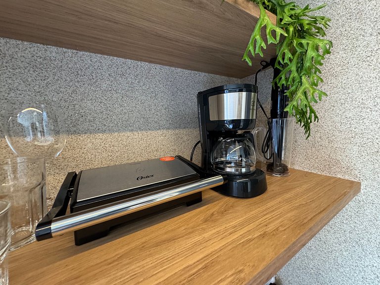 Flat beira-mar pé na areia com varanda AH 410