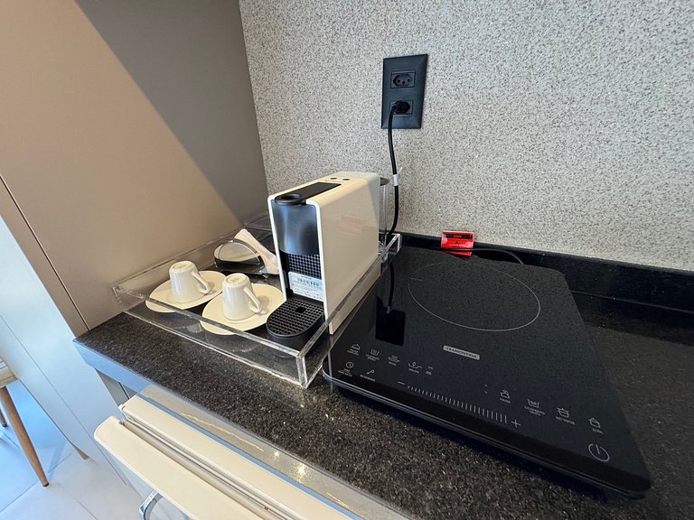 Flat beira-mar pé na areia com varanda AH 410