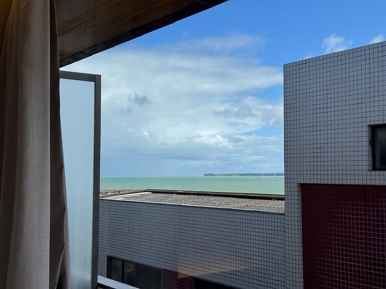 Flat beira-mar pé na areia com varanda AH 410