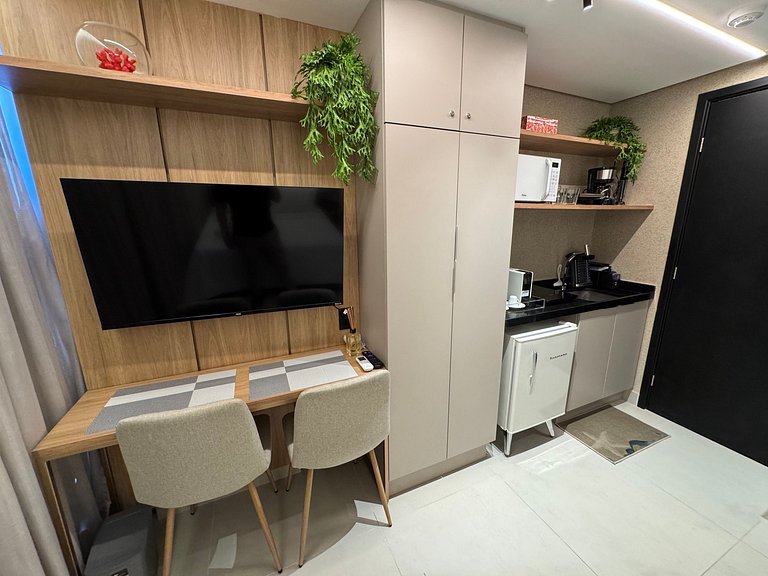 Flat beira-mar pé na areia com varanda AH 410