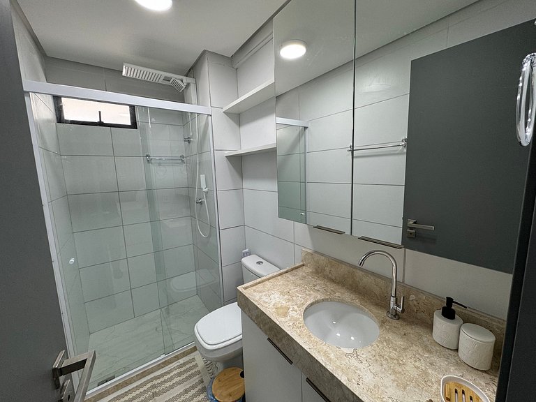 Apto com quarto e sala super varanda e vista AH705