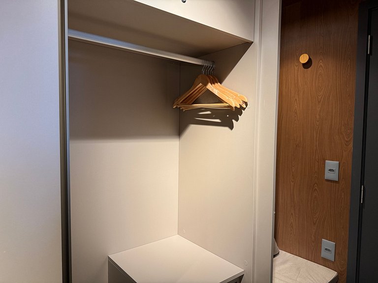 Flat de luxo completo em Tambau AQ214