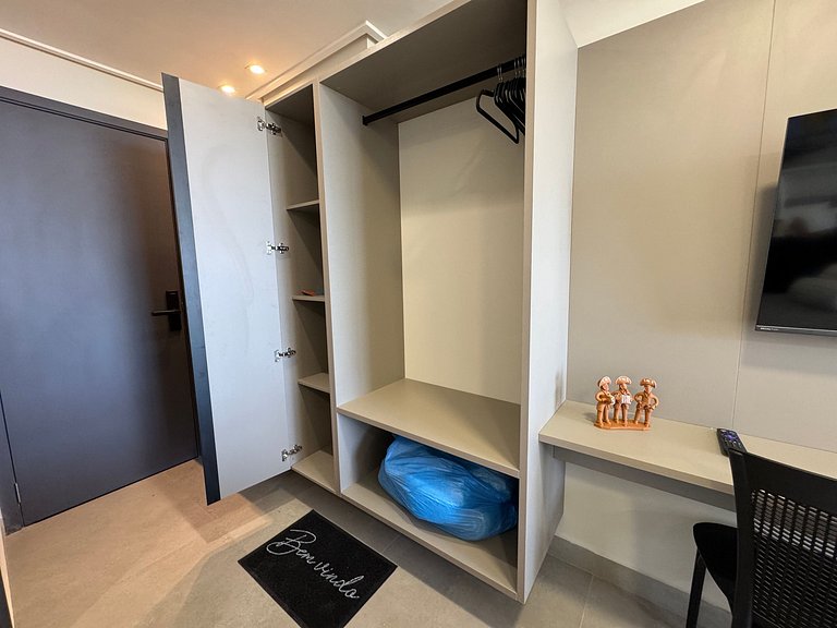 Flat de luxo completo em Tambau AQ409