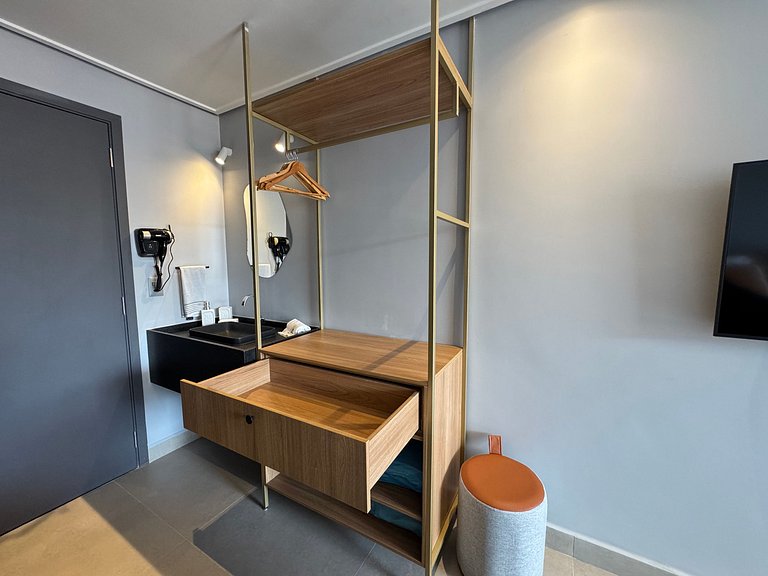 Flat de luxo com varanda no Acqua Tambau AQ4X7