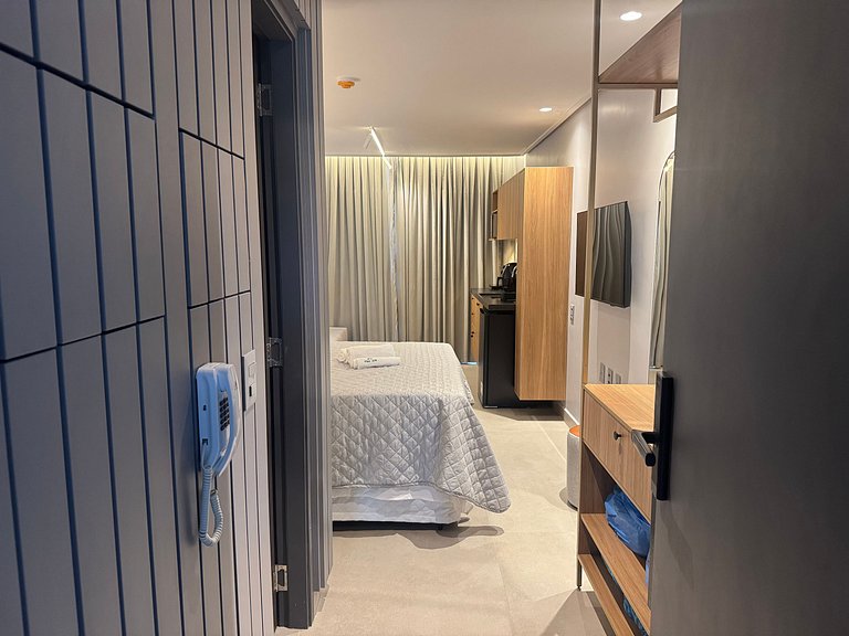 Flat de luxo com varanda em Tambau AQ415