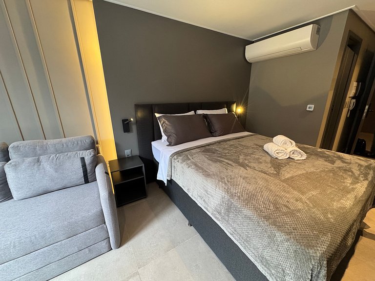 Flat de luxo térreo com terraço em Tambau AQT05