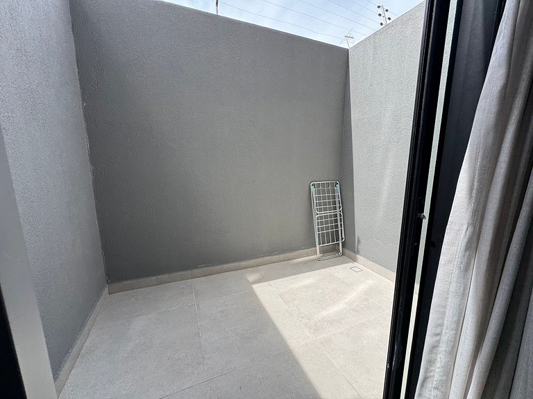 Flat de luxo térreo com terraço em Tambau AQT05