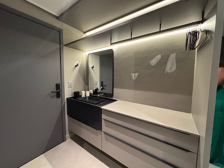 Flat de luxo térreo com terraço em Tambau AQT05