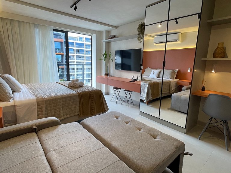 Flat com área de lazer e varanda no Caribessa