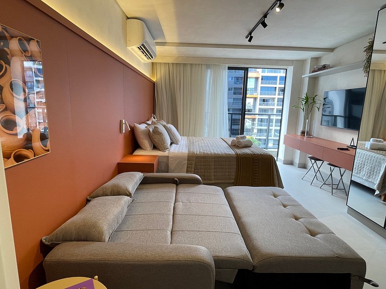 Flat com área de lazer e varanda no Caribessa