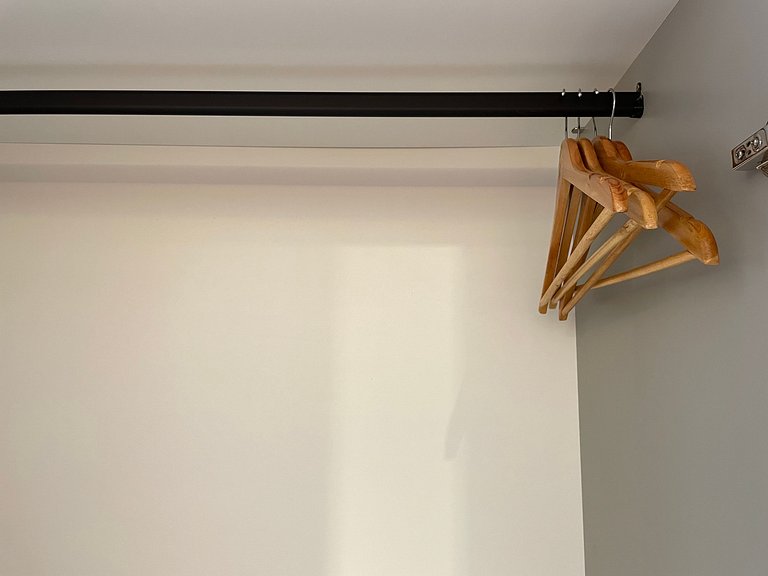 Flat com área de lazer e varanda no Caribessa