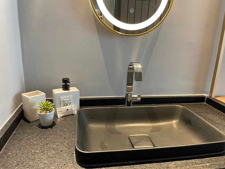 Flat de luxo com varanda no Acqua Tambau CD4XI