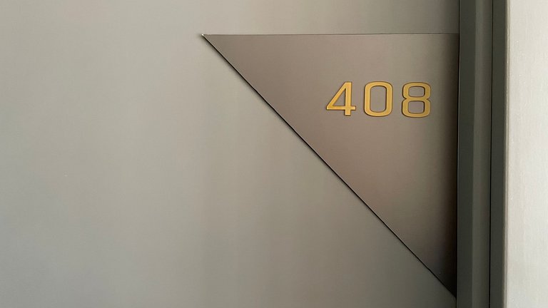 Flat com área de lazer e varanda no Caribessa