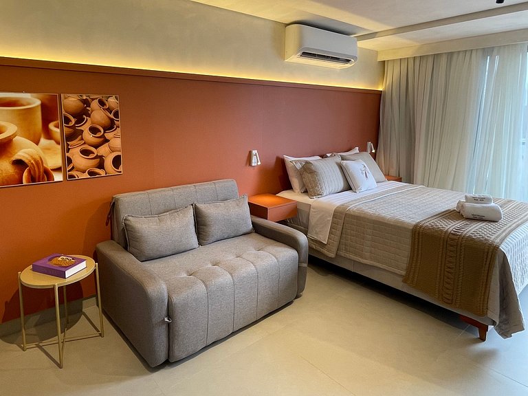 Flat com área de lazer e varanda no Caribessa