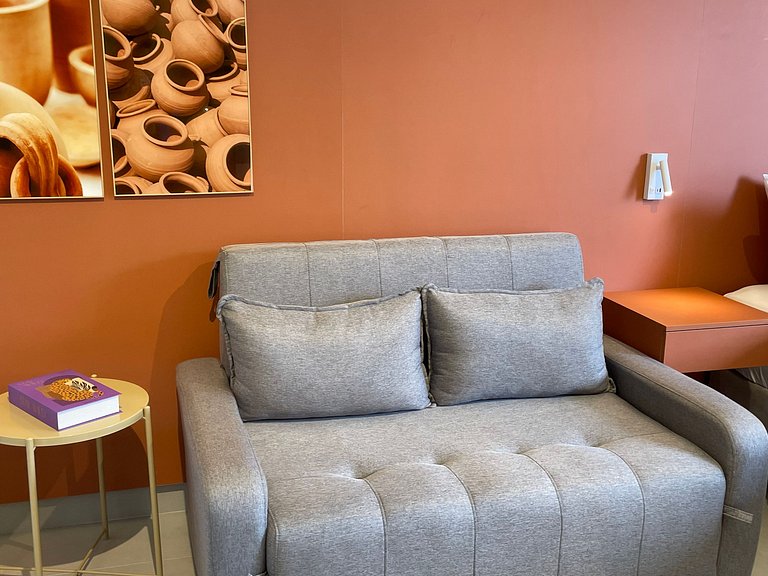 Flat com área de lazer e varanda no Caribessa