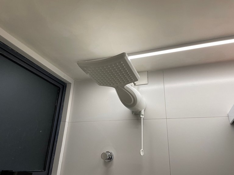 Flat com área de lazer e varanda no Caribessa