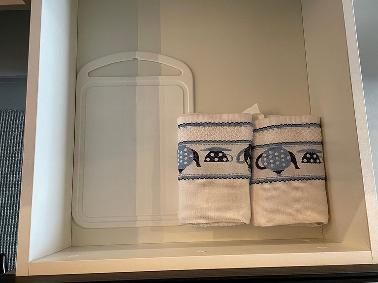 Flat com área de lazer e varanda no Caribessa