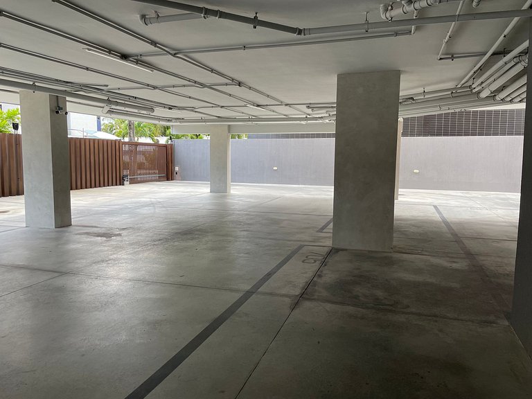Flat com área de lazer e varanda no Caribessa