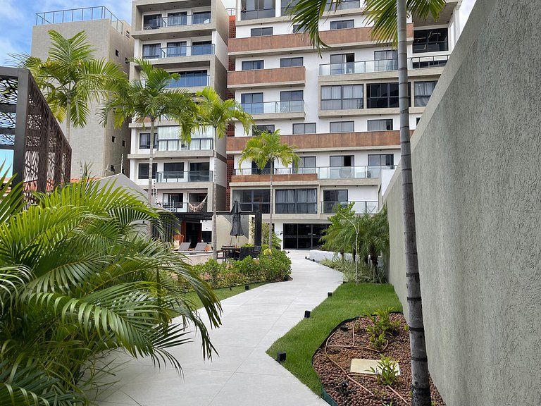 Flat com área de lazer e varanda no Caribessa