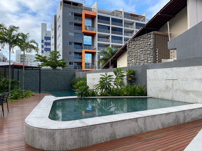 Flat com área de lazer e varanda no Caribessa