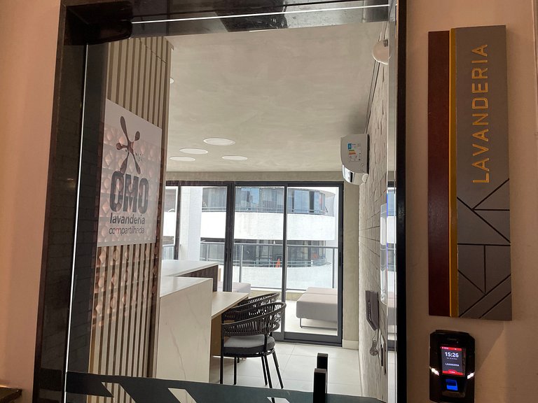 Flat com área de lazer e varanda no Caribessa