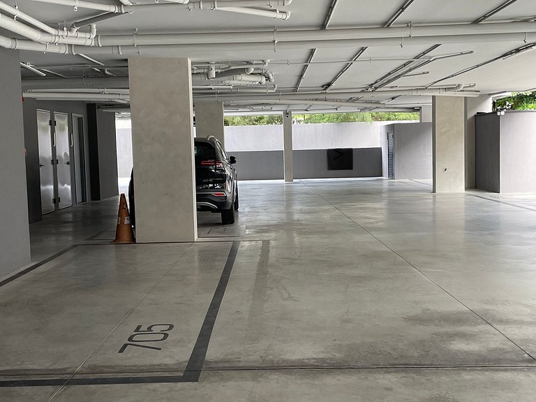 Flat com área de lazer e varanda no Caribessa
