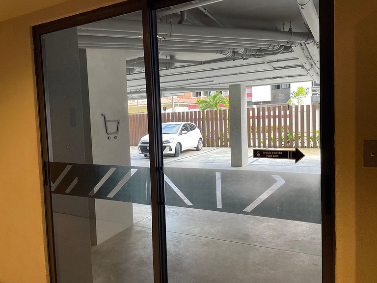 Flat com área de lazer e varanda no Caribessa